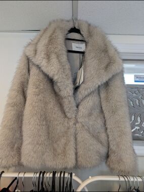 Giveaway-Aritzia Arctic Faux Fur Coat in Light Taupe New With Tags